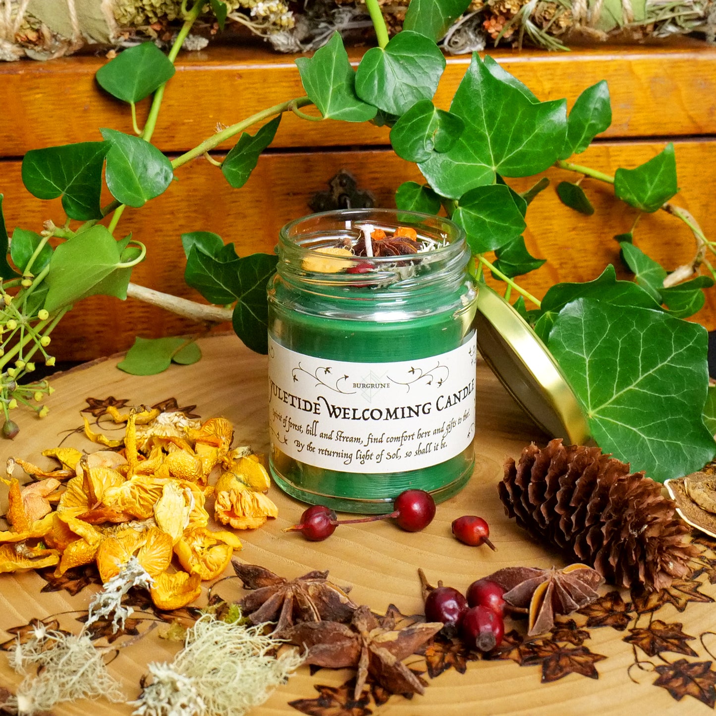 Yuletide Welcoming Candle • Black Spruce and Lichen