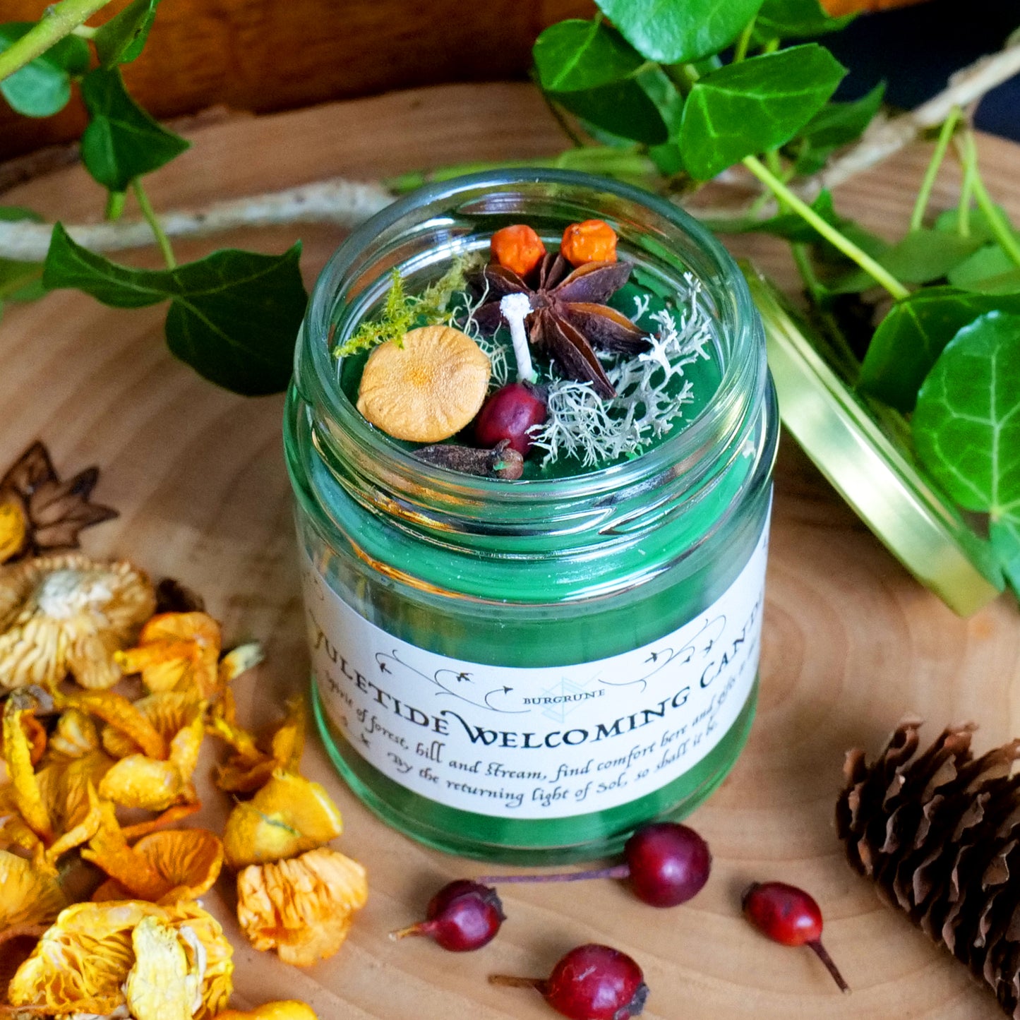 Yuletide Welcoming Candle • Black Spruce and Lichen